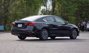 Used 2024  Nissan Altima 2&period;5 SV Sedan at Auto Direct near Zebulon&comma; NC