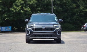 Used 2025  Volkswagen Atlas 2&period;0T SE w&sol;Technology 4MOTION at Auto Direct near Zebulon&comma; NC