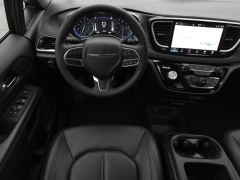 Used 2025  Chrysler Pacifica Select FWD at Auto Direct near Zebulon&comma; NC