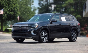 Used 2025  Volkswagen Atlas 2&period;0T SE w&sol;Technology 4MOTION at Auto Direct near Zebulon&comma; NC