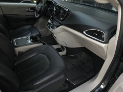 Used 2021  Chrysler Pacifica Touring L FWD at Auto Direct near Zebulon&comma; NC