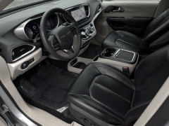 Used 2023  Chrysler Pacifica Touring L FWD at Auto Direct near Zebulon&comma; NC