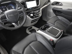 Used 2024  Chrysler Pacifica Touring L FWD at Auto Direct near Zebulon&comma; NC