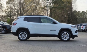 Used 2024  Jeep Compass Latitude 4x4 at Auto Direct near Zebulon&comma; NC