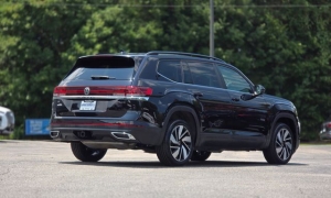 Used 2025  Volkswagen Atlas 2&period;0T SE w&sol;Technology 4MOTION at Auto Direct near Zebulon&comma; NC