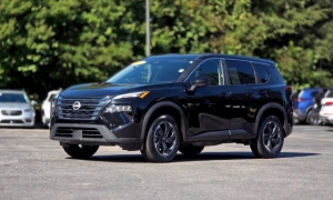 Used 2025  Nissan Rogue FWD SV at Auto Direct near Zebulon&comma; NC