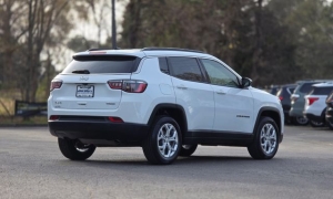 Used 2024  Jeep Compass Latitude 4x4 at Auto Direct near Zebulon&comma; NC