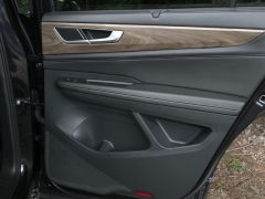 Used 2025  Volkswagen Atlas 2&period;0T SE w&sol;Technology 4MOTION at Auto Direct near Zebulon&comma; NC