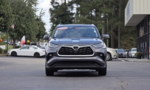 Used 2022  Toyota Highlander XLE FWD at Auto Direct near Zebulon, NC