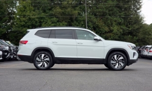 Used 2025  Volkswagen Atlas 2&period;0T SE w&sol;Technology FWD at Auto Direct near Zebulon&comma; NC