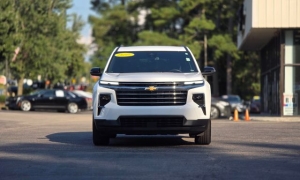 Used 2025  Chevrolet Traverse FWD 4dr LT w&sol;1LT at Auto Direct near Zebulon&comma; NC