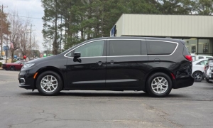 Used 2025  Chrysler Pacifica Select FWD at Auto Direct near Zebulon&comma; NC
