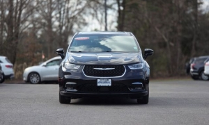 Used 2024  Chrysler Pacifica Touring L FWD at Auto Direct near Zebulon&comma; NC