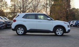 Used 2020  Hyundai Venue 4d SUV FWD SE IVT at Auto Direct near Zebulon&comma; NC