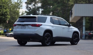 Used 2023  Chevrolet Traverse AWD 4dr LT Cloth w&sol;1LT at Auto Direct near Zebulon&comma; NC
