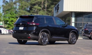 Used 2024  Nissan Rogue FWD SV at Auto Direct near Zebulon&comma; NC
