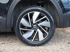 Used 2025  Volkswagen Atlas 2&period;0T SE w&sol;Technology 4MOTION at Auto Direct near Zebulon&comma; NC