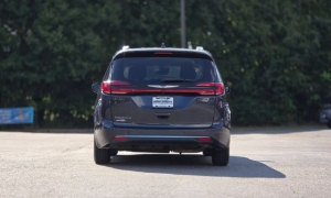 Used 2021  Chrysler Pacifica Touring L FWD at Auto Direct near Zebulon&comma; NC