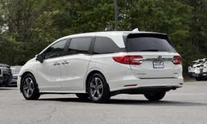 Used 2018 Honda Odyssey 4d Wagon Touring at Auto Direct near Zebulon, NC