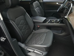 Used 2025  Volkswagen Atlas 2&period;0T SE w&sol;Technology 4MOTION at Auto Direct near Zebulon&comma; NC