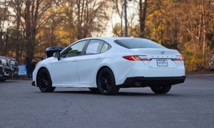 Used 2025  Toyota Camry SE at Auto Direct near Zebulon&comma; NC