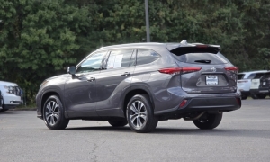 Used 2022  Toyota Highlander XLE FWD at Auto Direct near Zebulon, NC