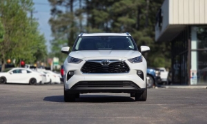 Used 2023  Toyota Highlander Limited FWD at Auto Direct near Zebulon&comma; NC