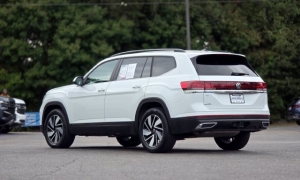 Used 2025  Volkswagen Atlas 2&period;0T SE w&sol;Technology FWD at Auto Direct near Zebulon&comma; NC