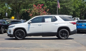 Used 2023  Chevrolet Traverse AWD 4dr LT Cloth w&sol;1LT at Auto Direct near Zebulon&comma; NC
