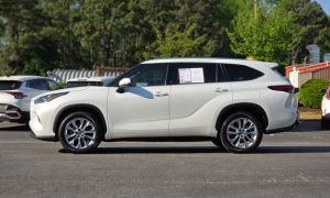 Used 2023  Toyota Highlander Limited FWD at Auto Direct near Zebulon&comma; NC