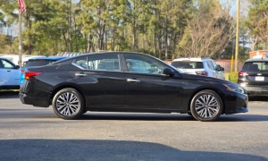 Used 2023  Nissan Altima 2&period;5 SV Sedan at Auto Direct near Zebulon&comma; NC