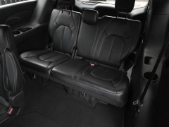 Used 2025  Chrysler Pacifica Select FWD at Auto Direct near Zebulon&comma; NC