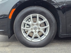 Used 2025  Chrysler Pacifica Select FWD at Auto Direct near Zebulon&comma; NC