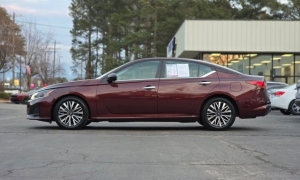 Used 2024  Nissan Altima 2&period;5 SV Sedan at Auto Direct near Zebulon&comma; NC