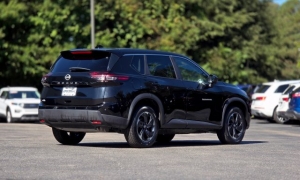 Used 2025  Nissan Rogue FWD SV at Auto Direct near Zebulon&comma; NC