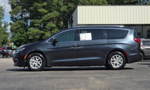 Used 2021  Chrysler Pacifica Touring L FWD at Auto Direct near Zebulon&comma; NC