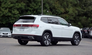 Used 2025  Volkswagen Atlas 2&period;0T SE w&sol;Technology FWD at Auto Direct near Zebulon&comma; NC