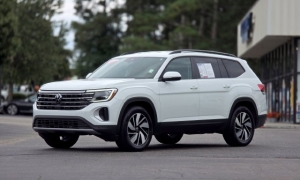 Used 2025  Volkswagen Atlas 2&period;0T SE w&sol;Technology FWD at Auto Direct near Zebulon&comma; NC