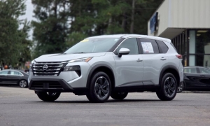 Used 2025  Nissan Rogue FWD SV at Auto Direct near Zebulon&comma; NC