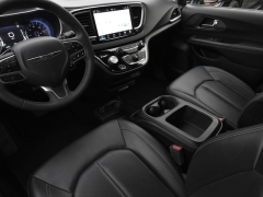 Used 2025  Chrysler Pacifica Select FWD at Auto Direct near Zebulon&comma; NC