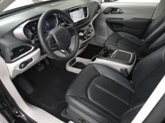 Used 2024  Chrysler Pacifica Touring L FWD at Auto Direct near Zebulon&comma; NC