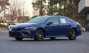 Used 2024  Toyota Camry SE Auto at Auto Direct near Zebulon&comma; NC