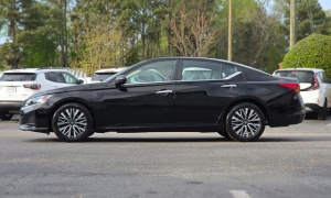 Used 2024  Nissan Altima 2&period;5 SV Sedan at Auto Direct near Zebulon&comma; NC