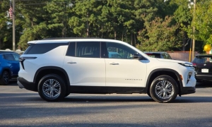 Used 2025  Chevrolet Traverse FWD 4dr LT w&sol;1LT at Auto Direct near Zebulon&comma; NC