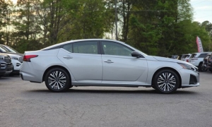Used 2024  Nissan Altima 2&period;5 SV Sedan at Auto Direct near Zebulon&comma; NC