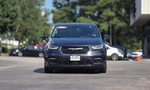 Used 2021  Chrysler Pacifica Touring L FWD at Auto Direct near Zebulon&comma; NC