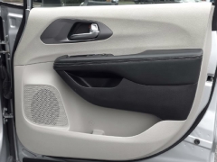 Used 2023  Chrysler Pacifica Touring L FWD at Auto Direct near Zebulon&comma; NC