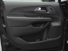 Used 2025  Chrysler Pacifica Select FWD at Auto Direct near Zebulon&comma; NC