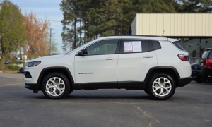 Used 2024  Jeep Compass Latitude 4x4 at Auto Direct near Zebulon&comma; NC