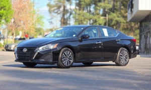 Used 2023  Nissan Altima 2&period;5 SV Sedan at Auto Direct near Zebulon&comma; NC